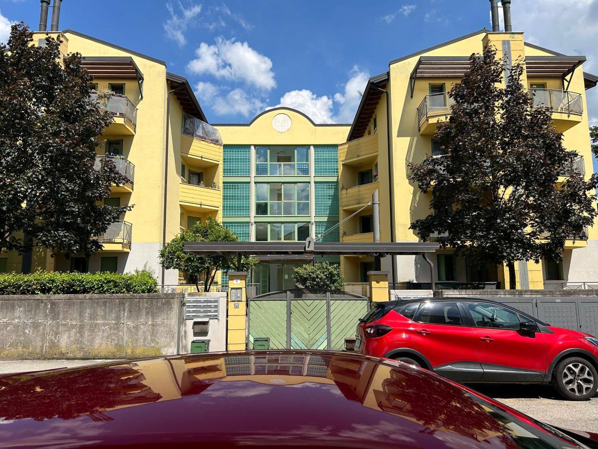 Residence Tevere Udine Bagian luar foto